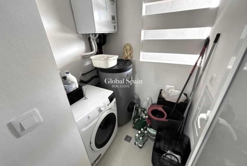 Revente - APPARTEMENT -
LA ZENIA - Costa Blanca