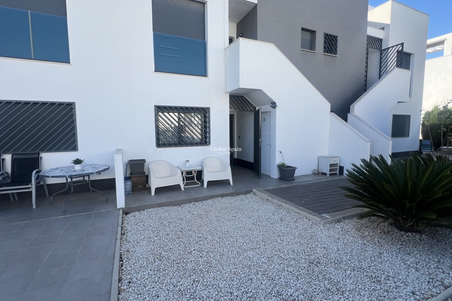 Revente - APPARTEMENT -
LA ZENIA - Costa Blanca