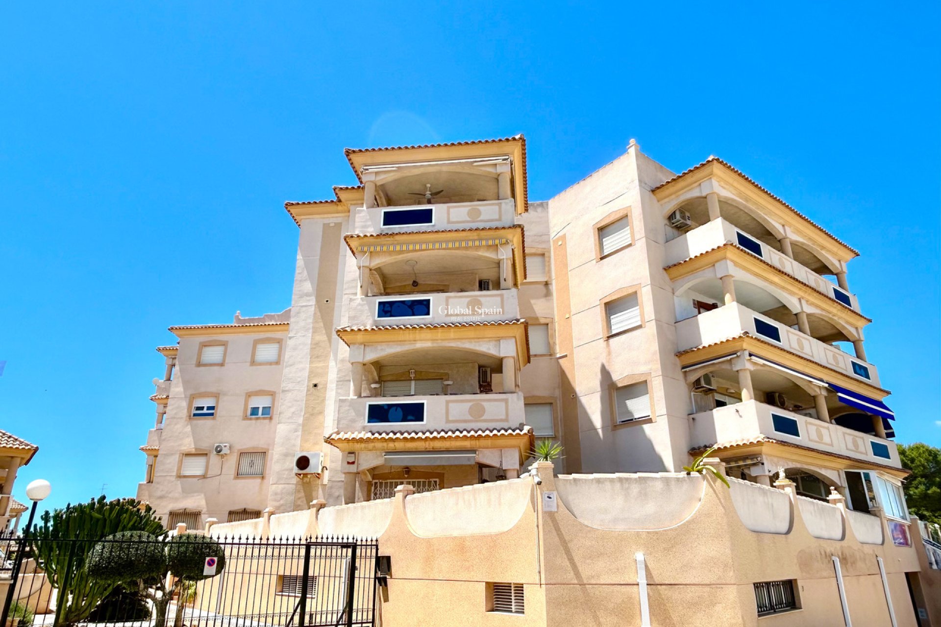 Revente - APPARTEMENT -
LA ZENIA - Costa Blanca