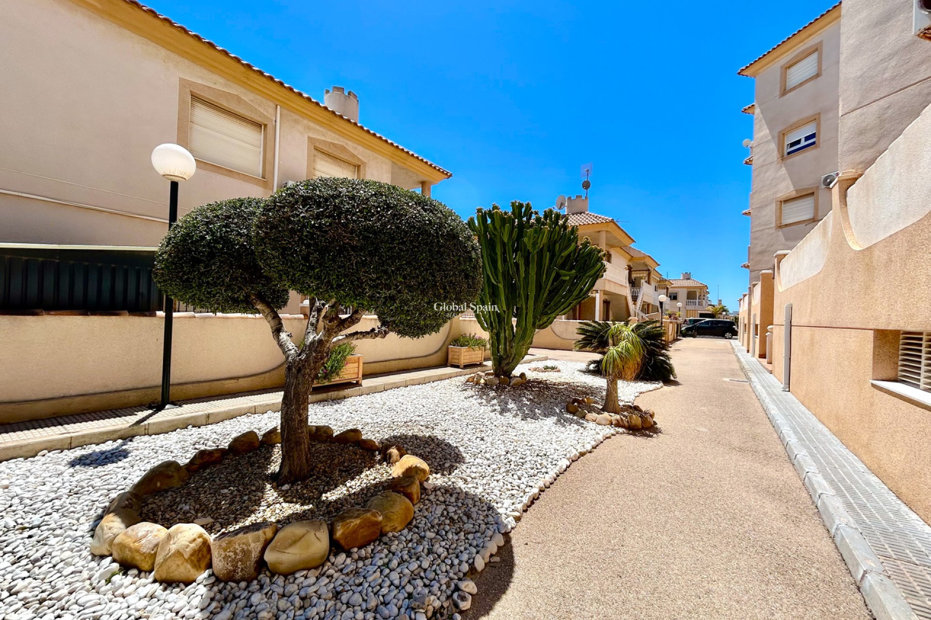 Revente - APPARTEMENT -
LA ZENIA - Costa Blanca