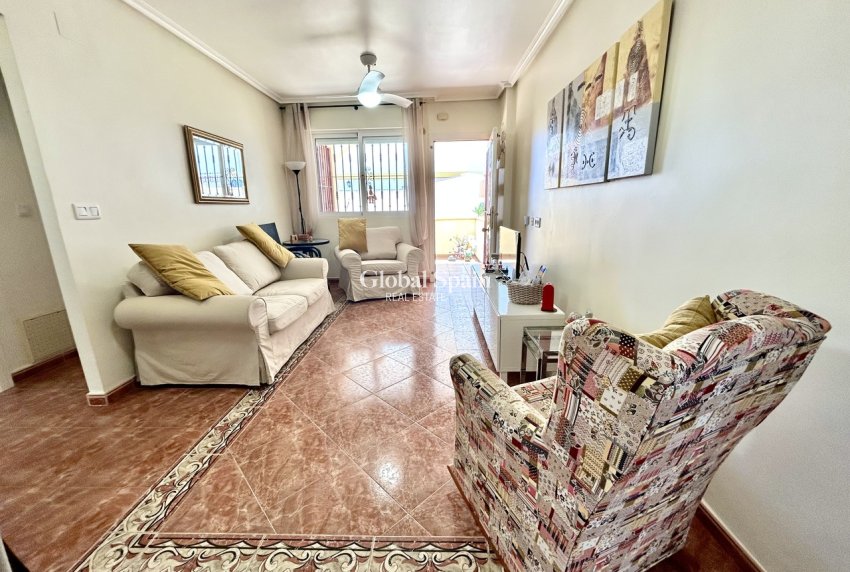 Revente - APPARTEMENT -
LA ZENIA - Costa Blanca