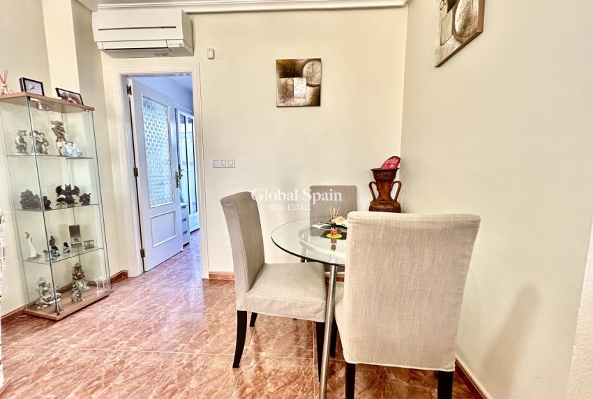 Revente - APPARTEMENT -
LA ZENIA - Costa Blanca