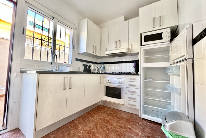 Revente - APPARTEMENT -
LA ZENIA - Costa Blanca