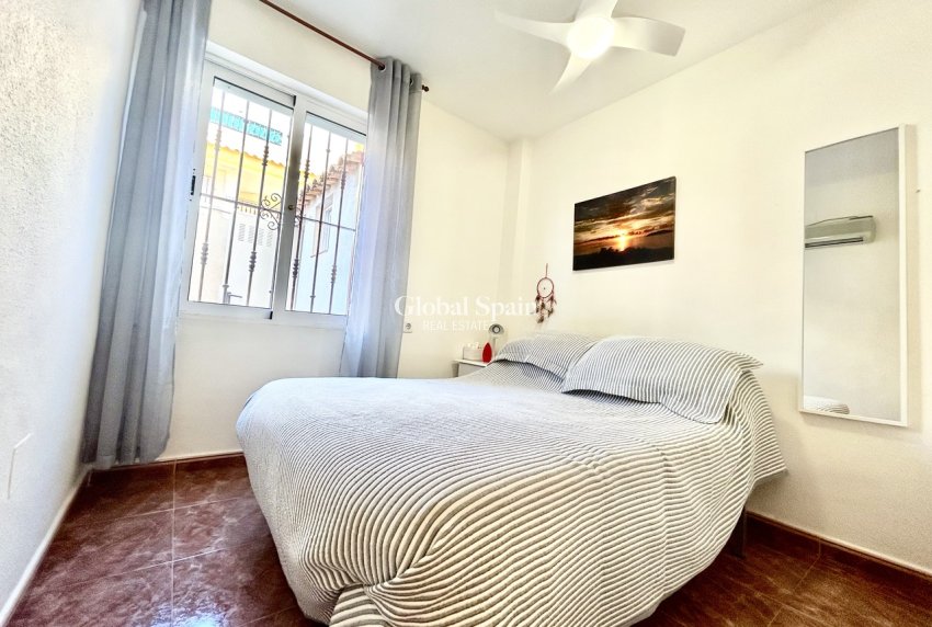 Revente - APPARTEMENT -
LA ZENIA - Costa Blanca