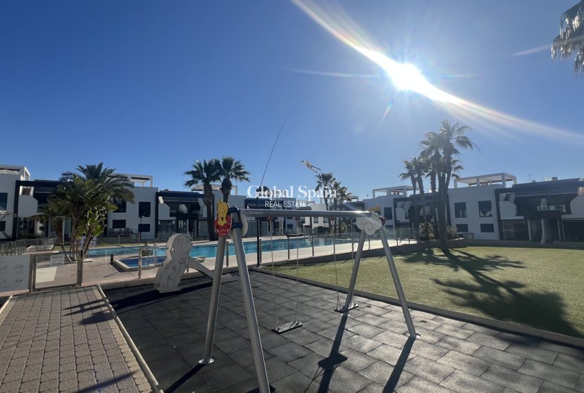 Revente - APPARTEMENT -
LA ZENIA - Costa Blanca