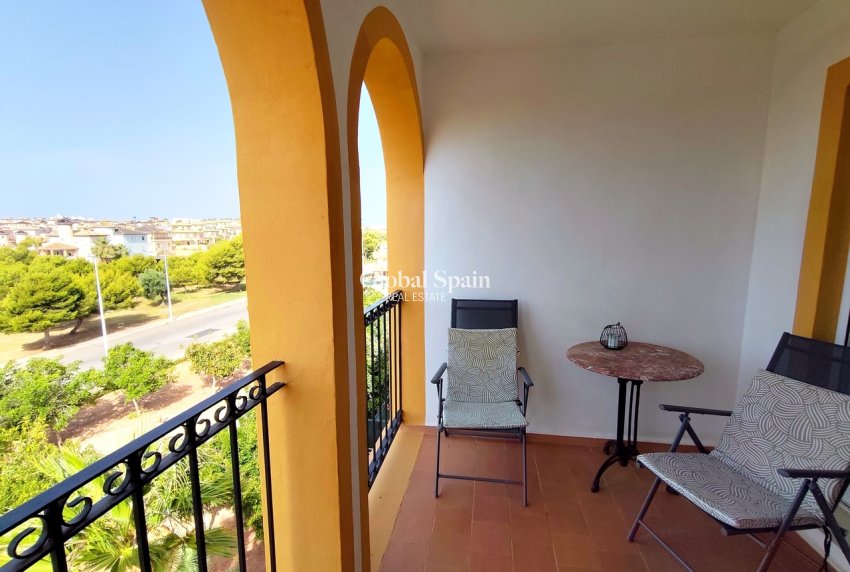 Revente - APPARTEMENT -
LA ZENIA - Costa Blanca