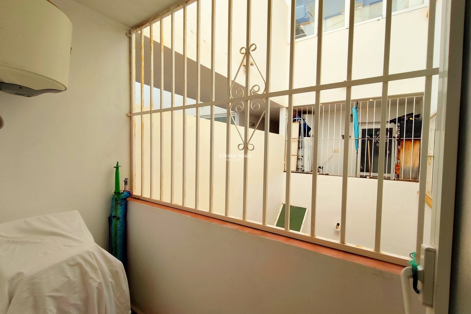 Revente - APPARTEMENT -
LA ZENIA - Costa Blanca