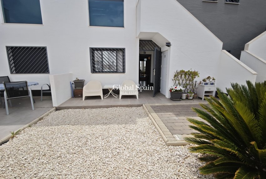 Revente - APPARTEMENT -
LA ZENIA - Costa Blanca