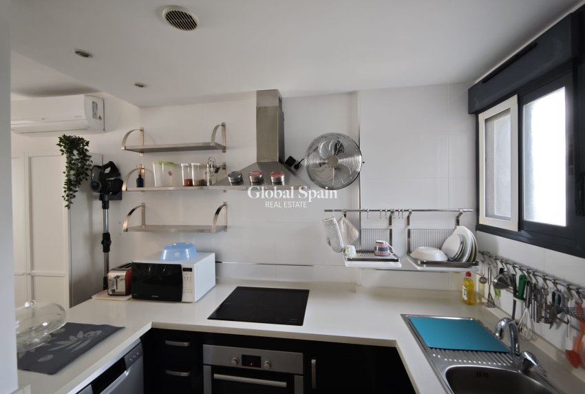 Revente - APPARTEMENT -
LA ZENIA - Costa Blanca