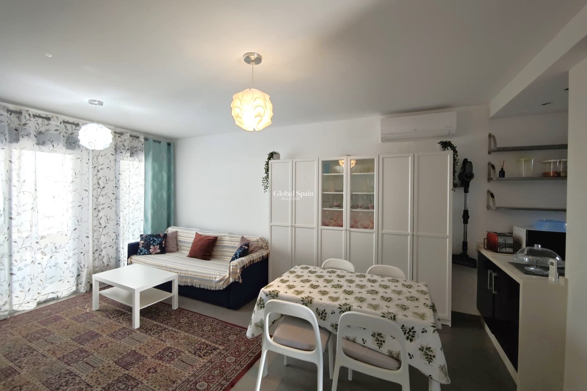 Revente - APPARTEMENT -
LA ZENIA - Costa Blanca
