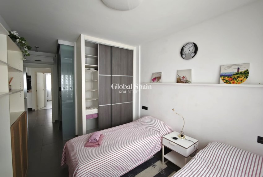Revente - APPARTEMENT -
LA ZENIA - Costa Blanca