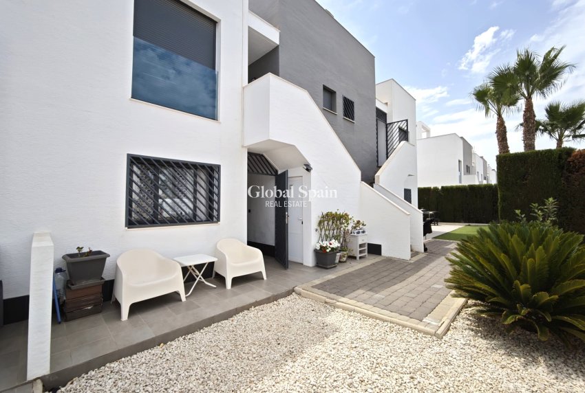 Revente - APPARTEMENT -
LA ZENIA - Costa Blanca