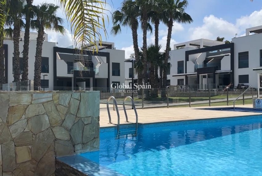 Revente - APPARTEMENT -
LA ZENIA - Costa Blanca