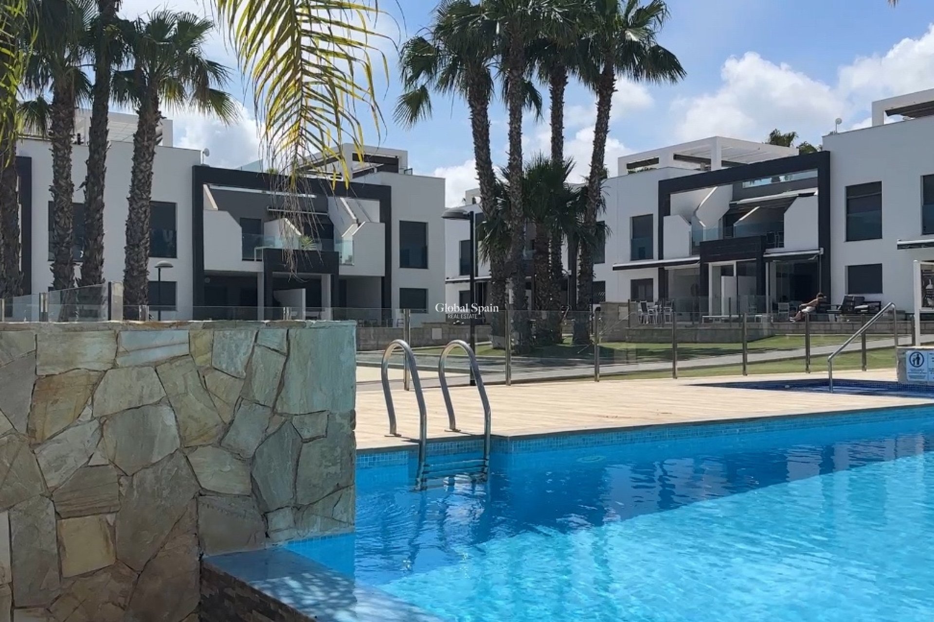Revente - APPARTEMENT -
LA ZENIA - Costa Blanca