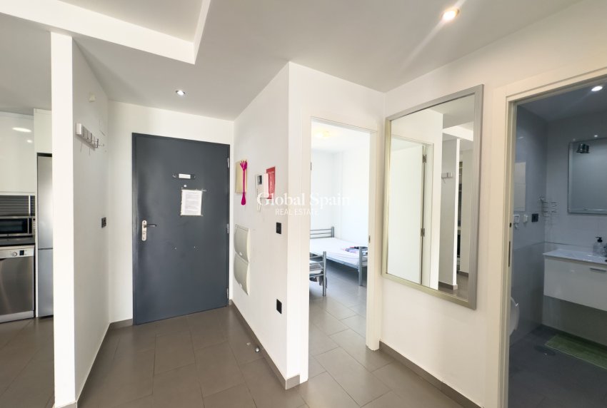 Revente - APPARTEMENT -
LA ZENIA - Costa Blanca