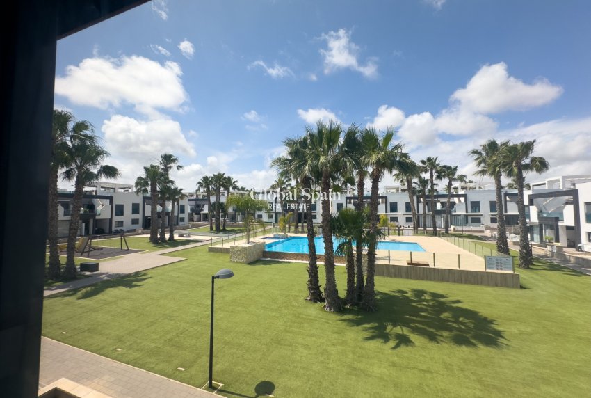 Revente - APPARTEMENT -
LA ZENIA - Costa Blanca