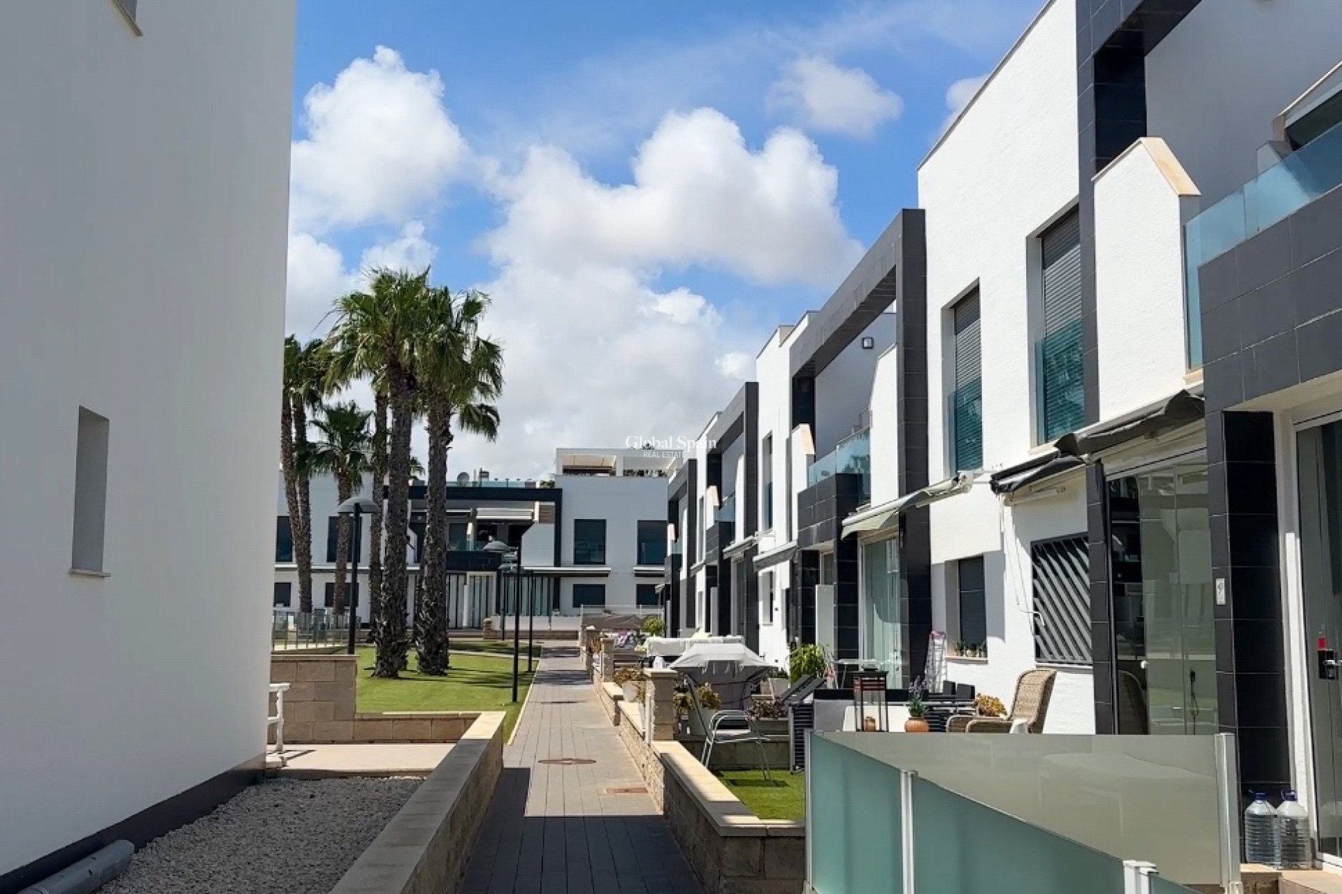 Revente - APPARTEMENT -
LA ZENIA - Costa Blanca