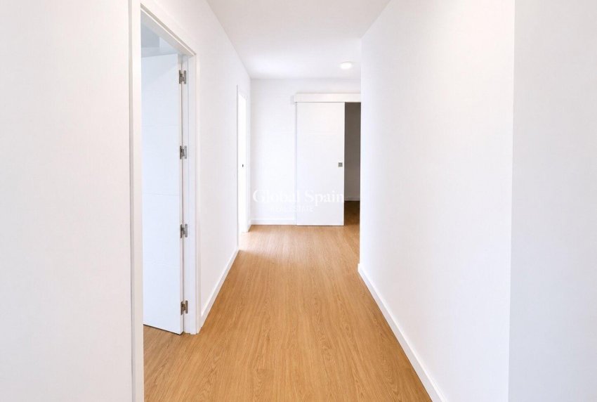 Revente - APPARTEMENT -
LA ZENIA - Costa Blanca