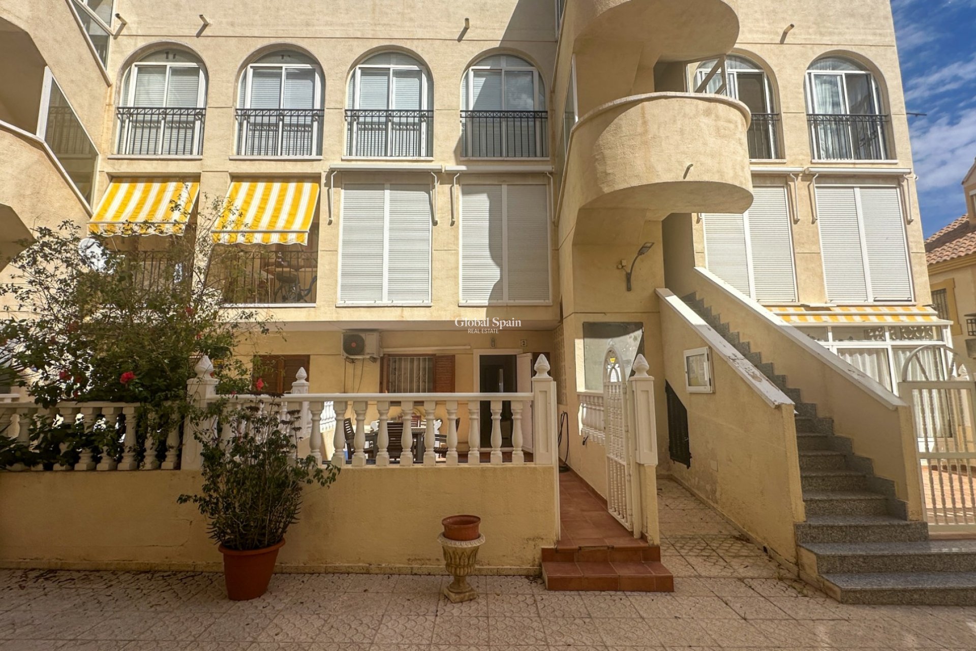 Revente - APPARTEMENT -
LA ZENIA - Costa Blanca