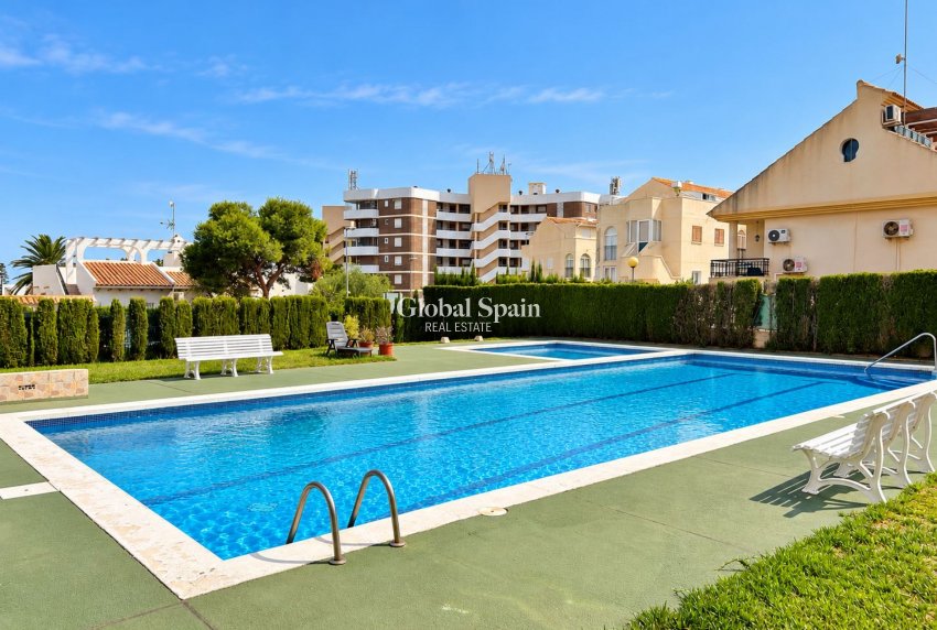 Revente - APPARTEMENT -
LA ZENIA - Costa Blanca