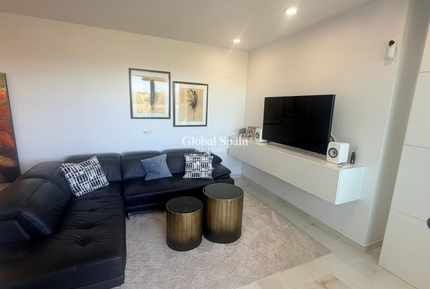 Revente - APPARTEMENT -
LOS BALCONES - LOS ALTOS - Costa Blanca