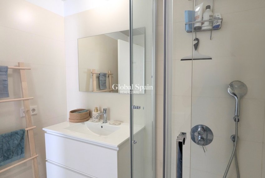 Revente - APPARTEMENT -
LOS BALCONES - LOS ALTOS - Costa Blanca