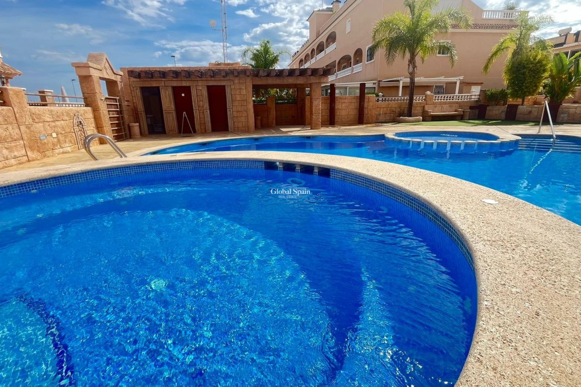 Revente - APPARTEMENT -
LOS DOLSES - Inland