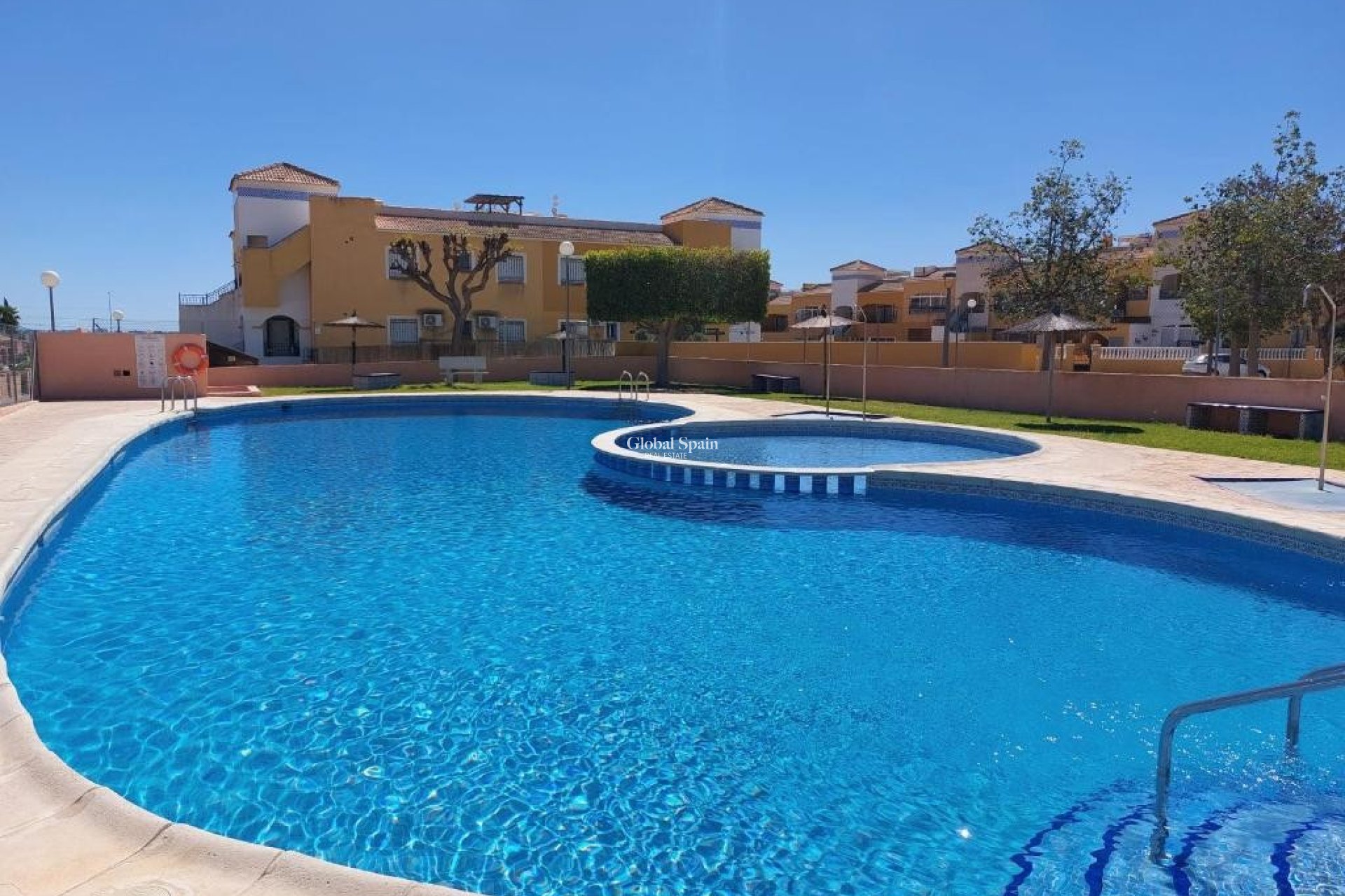 Revente - APPARTEMENT -
LOS MONTESINOS - Costa Blanca