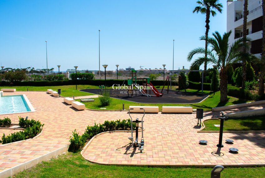 Revente - APPARTEMENT -
ORIHUELA COSTA - CABO ROIG