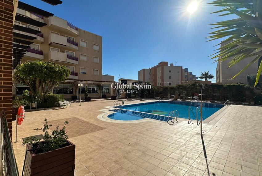 Revente - APPARTEMENT -
ORIHUELA COSTA - CAMPOAMOR
