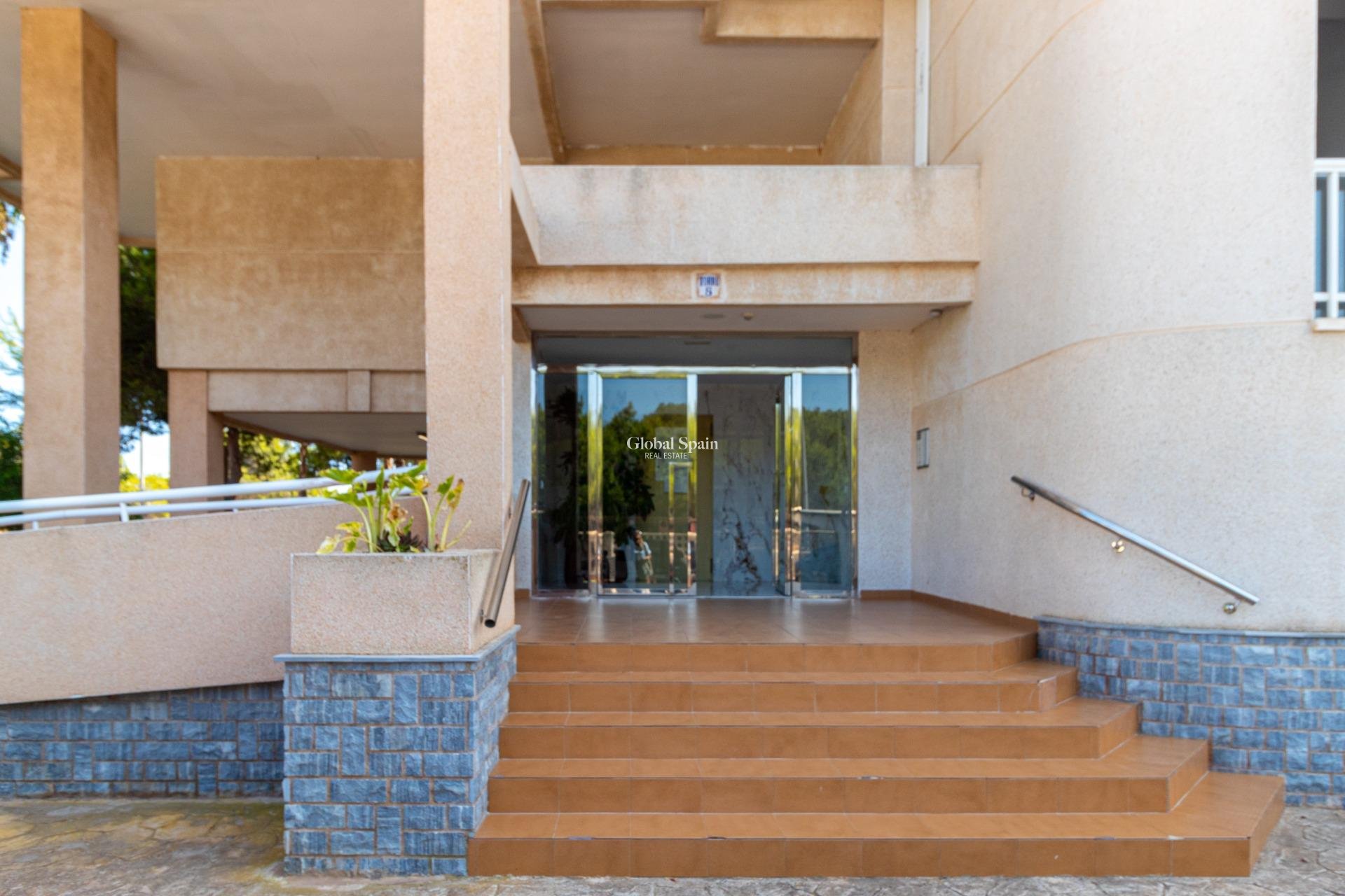 Revente - APPARTEMENT -
ORIHUELA COSTA - CAMPOAMOR