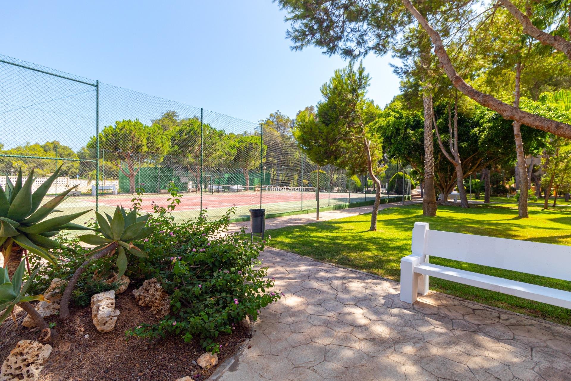 Revente - APPARTEMENT -
ORIHUELA COSTA - CAMPOAMOR