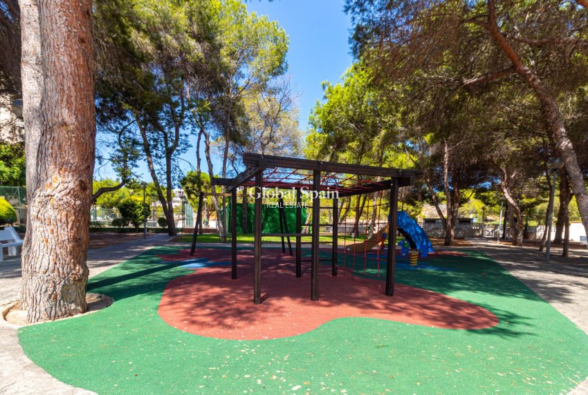 Revente - APPARTEMENT -
ORIHUELA COSTA - CAMPOAMOR
