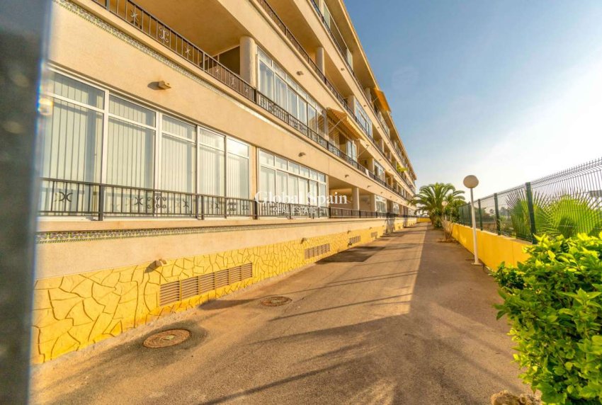 Revente - APPARTEMENT -
ORIHUELA COSTA - Costa Blanca