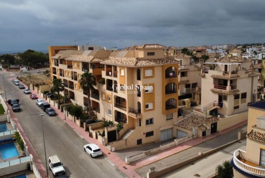 Revente - APPARTEMENT -
ORIHUELA COSTA - Costa Blanca