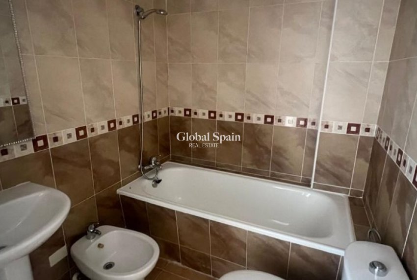 Revente - APPARTEMENT -
ORIHUELA COSTA - Costa Blanca