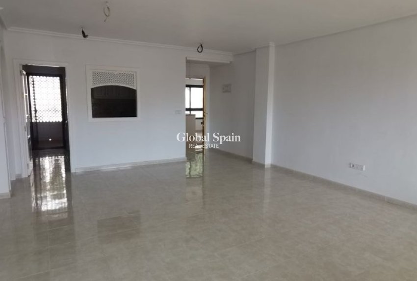 Revente - APPARTEMENT -
ORIHUELA COSTA - Costa Blanca