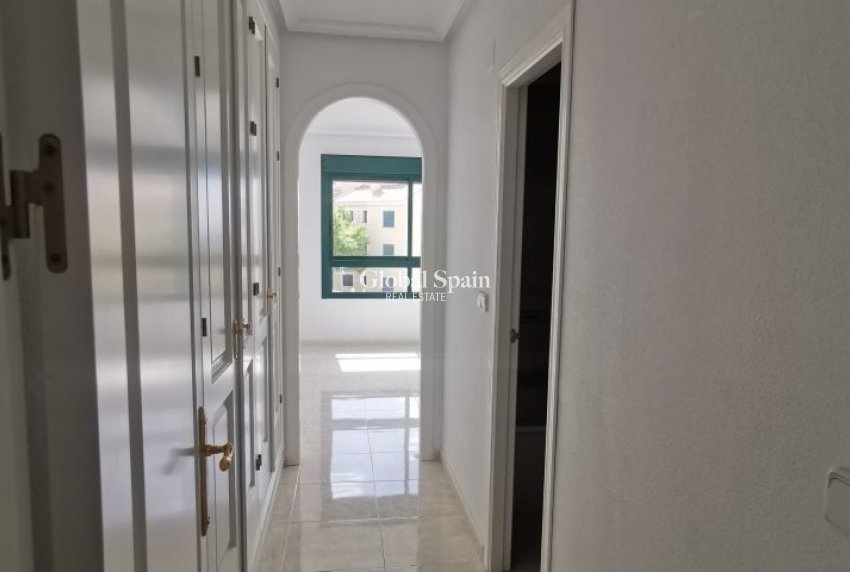 Revente - APPARTEMENT -
ORIHUELA COSTA - Costa Blanca