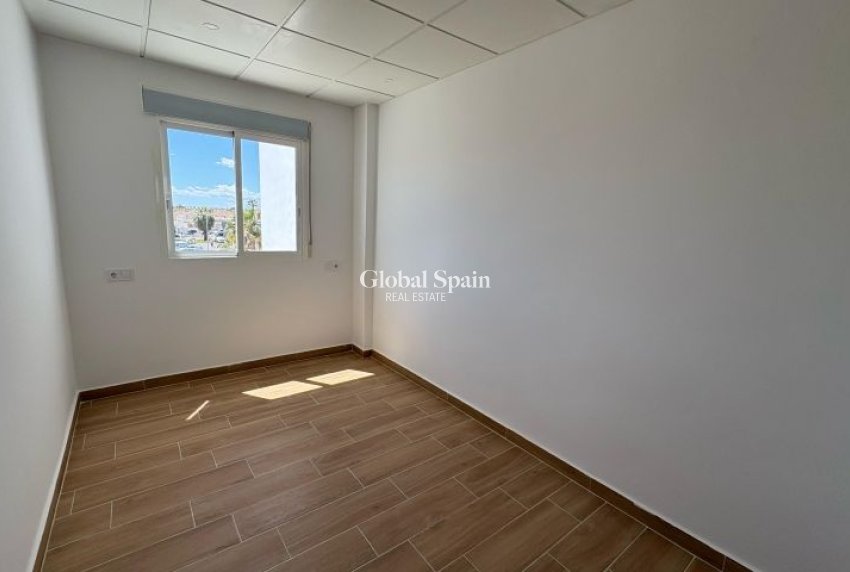 Revente - APPARTEMENT -
ORIHUELA COSTA - Costa Blanca