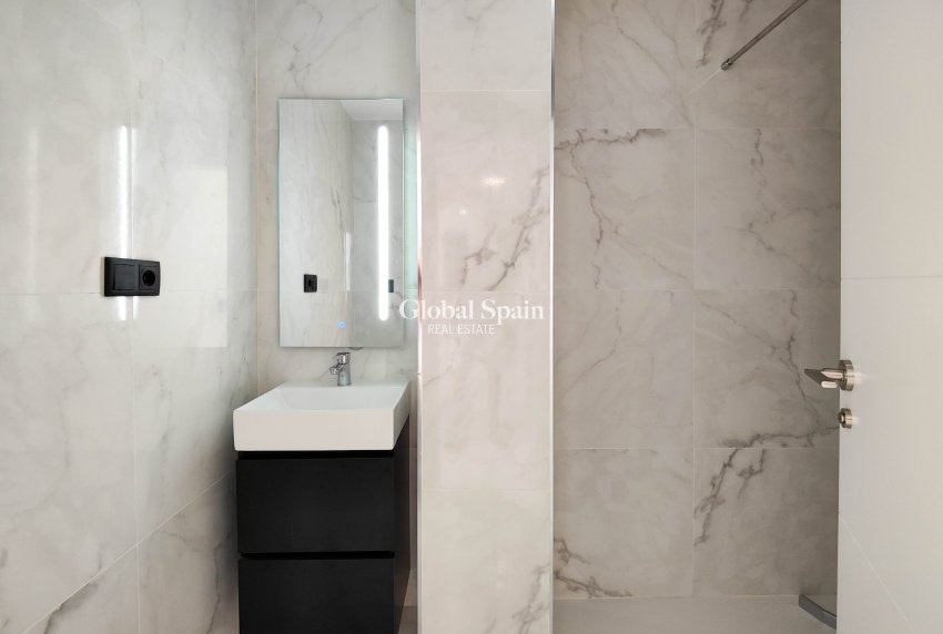 Revente - APPARTEMENT -
ORIHUELA COSTA - Costa Blanca