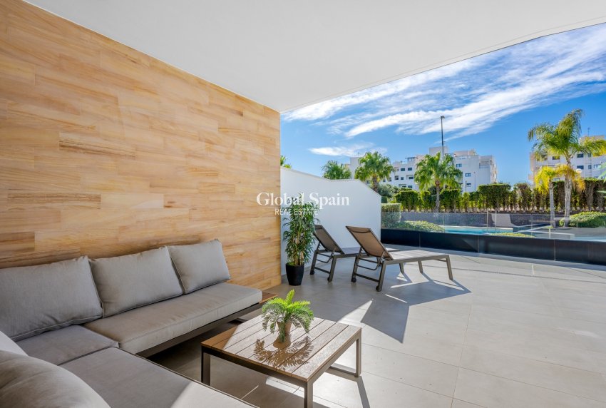 Revente - APPARTEMENT -
ORIHUELA COSTA - Costa Blanca