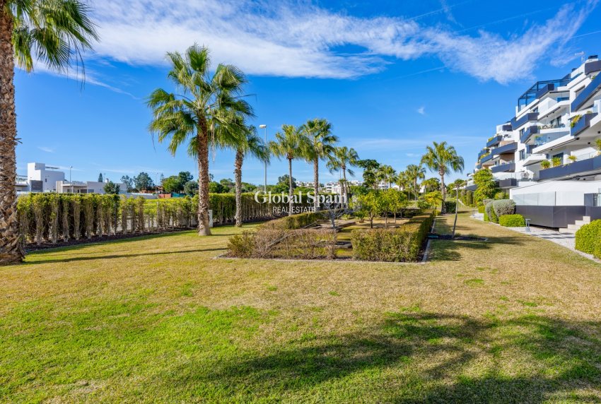 Revente - APPARTEMENT -
ORIHUELA COSTA - Costa Blanca