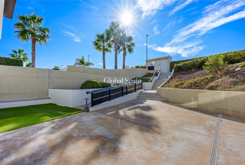 Revente - APPARTEMENT -
ORIHUELA COSTA - Costa Blanca