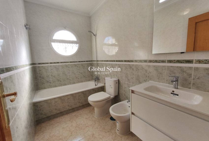 Revente - APPARTEMENT -
ORIHUELA COSTA - Costa Blanca