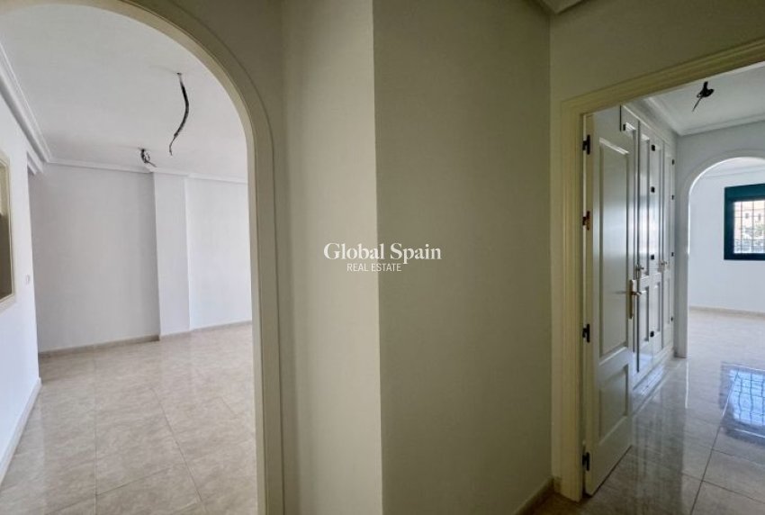 Revente - APPARTEMENT -
ORIHUELA COSTA - Costa Blanca