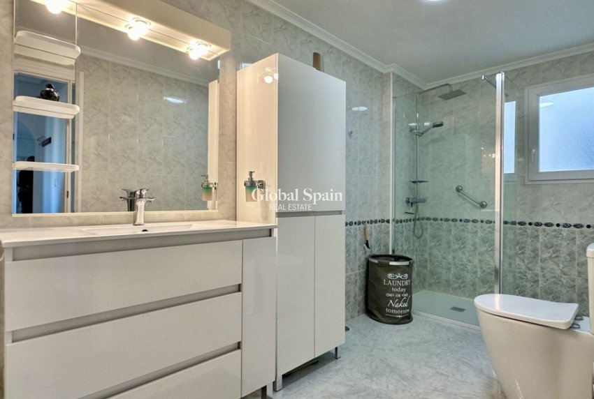 Revente - APPARTEMENT -
ORIHUELA COSTA - Costa Blanca