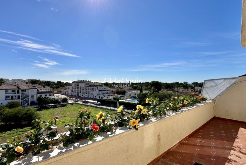 Revente - APPARTEMENT -
ORIHUELA COSTA - Costa Blanca