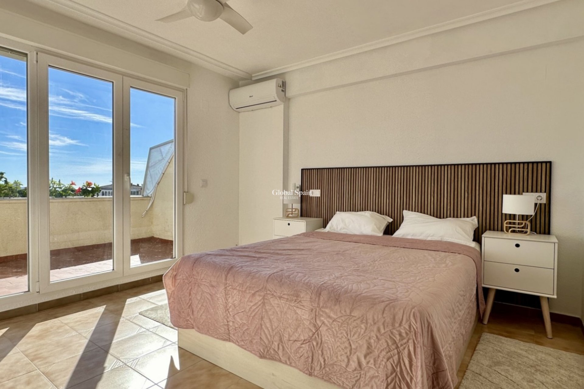 Revente - APPARTEMENT -
ORIHUELA COSTA - Costa Blanca