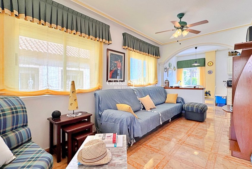 Revente - APPARTEMENT -
ORIHUELA COSTA - Costa Blanca