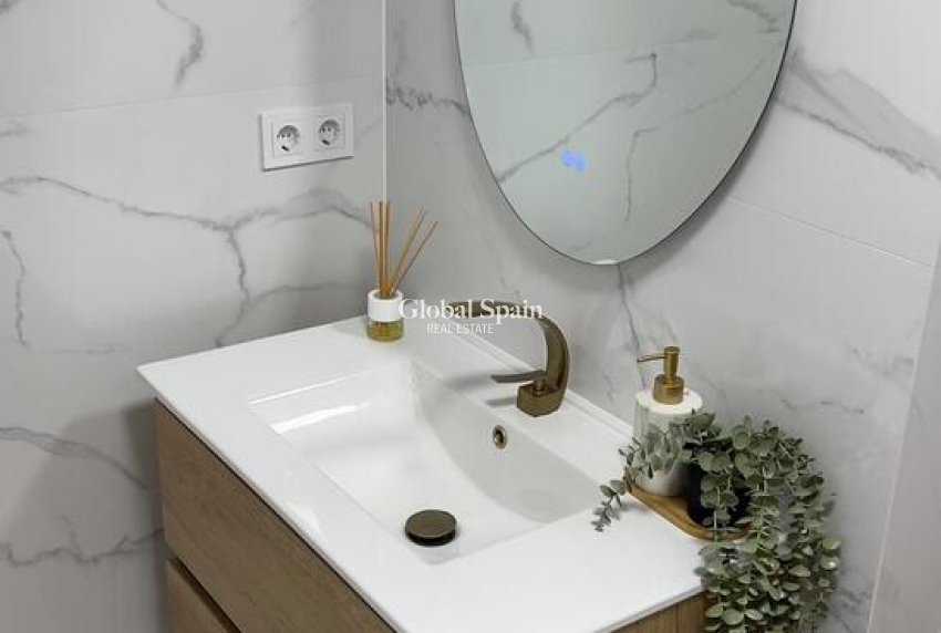 Revente - APPARTEMENT -
ORIHUELA COSTA - Costa Blanca